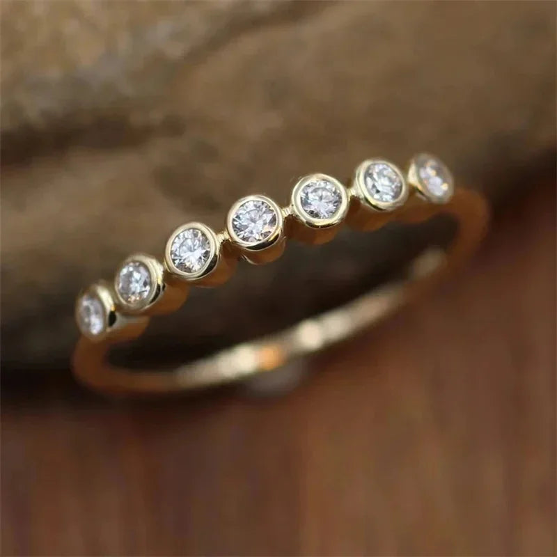 Huitan Wedding Band Eternity Rings Women Brilliant Round Zirconia Luxury Engagement Rings Thin Elegant Female Jewelry Drop Ship